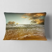 Designart Kahverengi Tonlu Plaj ve Bulutlu Gökyüzü - Deniz Manzarası Kırlent - 12x20