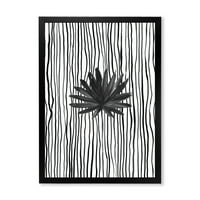 Designart 'Tropikal Yaprak Altında Siyah Beyaz Çizgili III' Modern Çerçeveli Sanat Baskısı